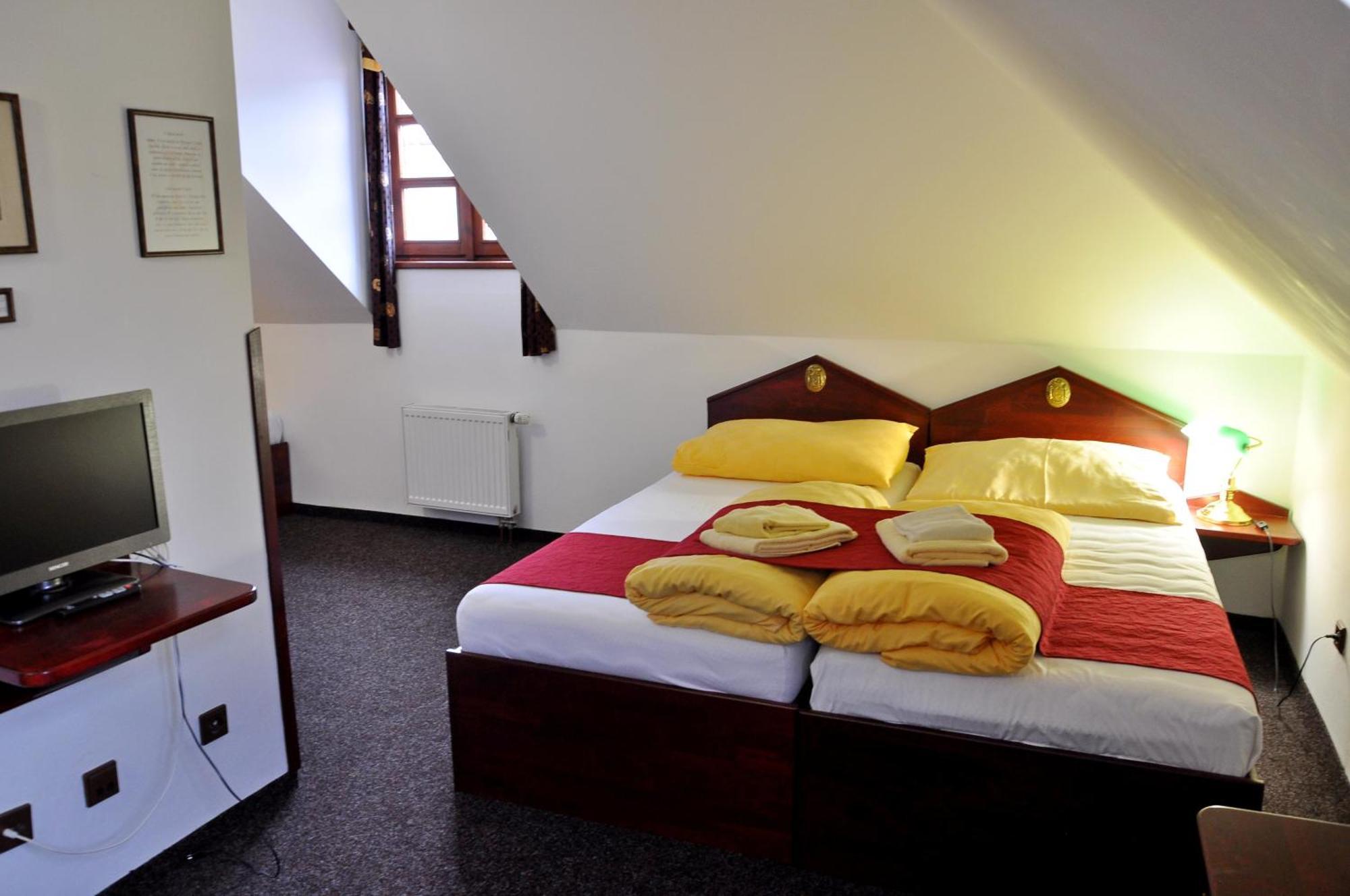 Hotel St Florian Loket Buitenkant foto