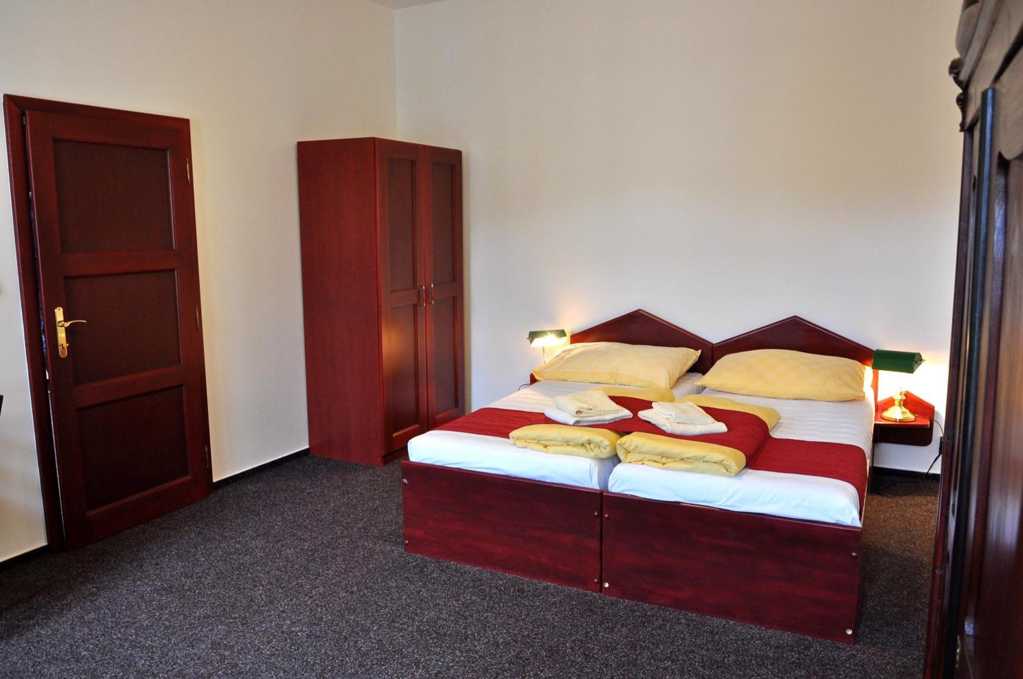Hotel St Florian Loket Kamer foto